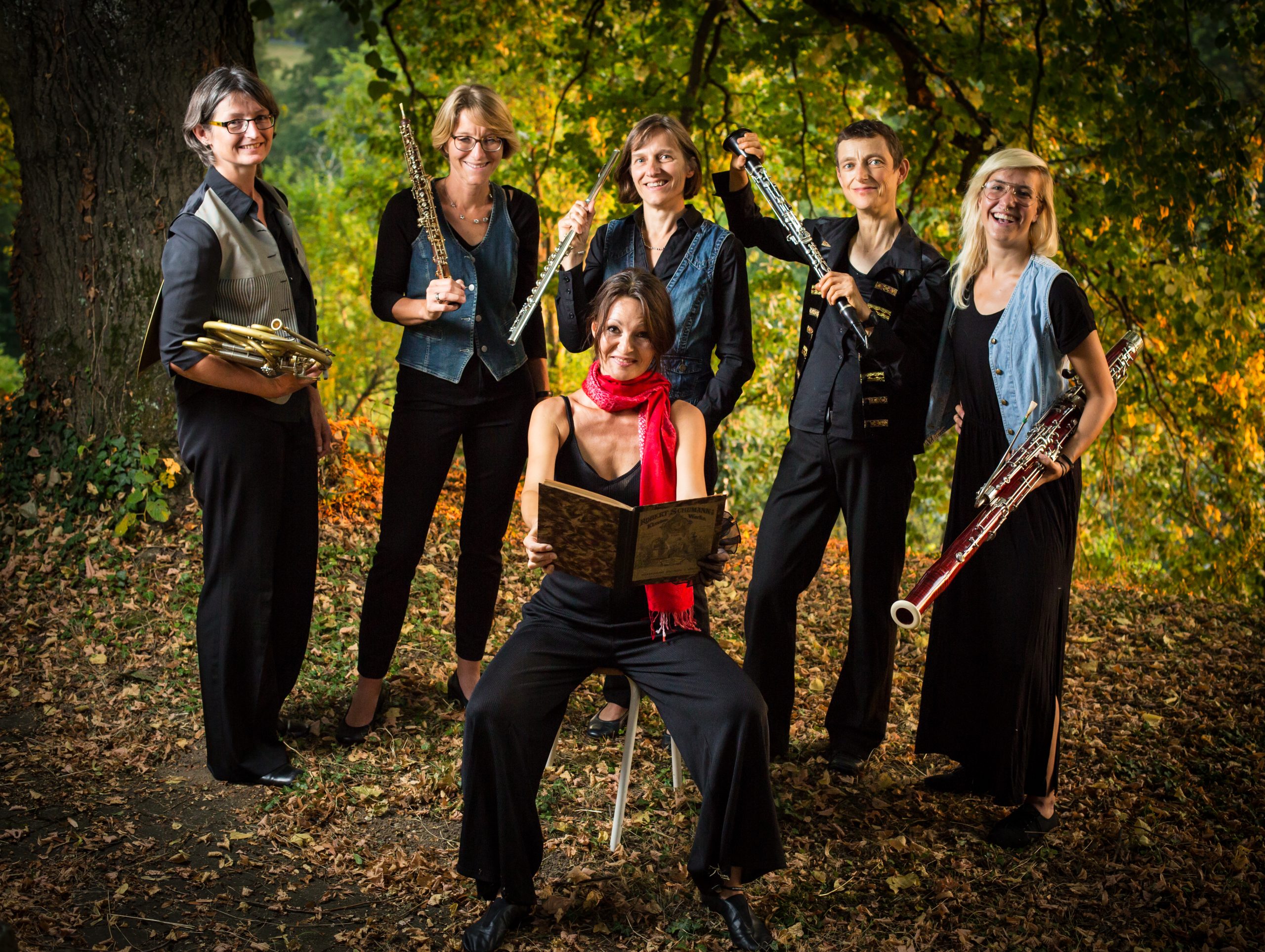 Silke Karl auf der Buehne gemeinsam mit dem Vaihinger Blaeserquintett